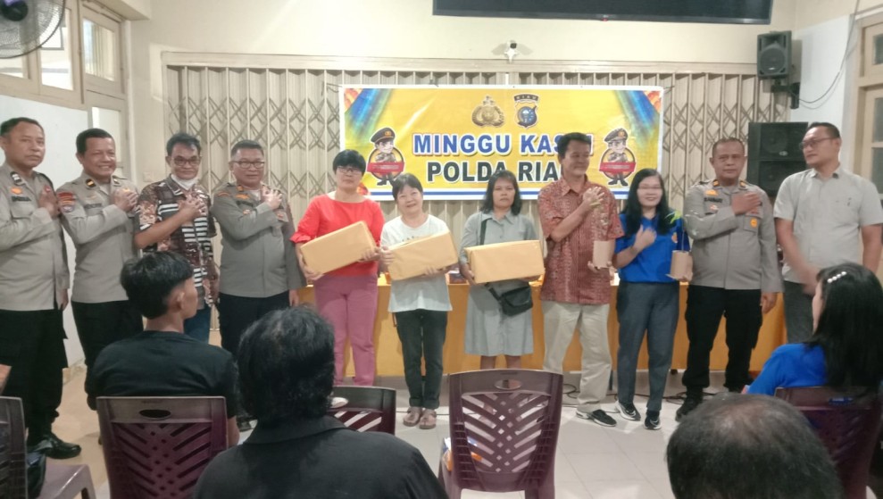 Polresta Pekanbaru Bersama Polda Riau Gelar Program Minggu Kasih di Gereja Santa Maria